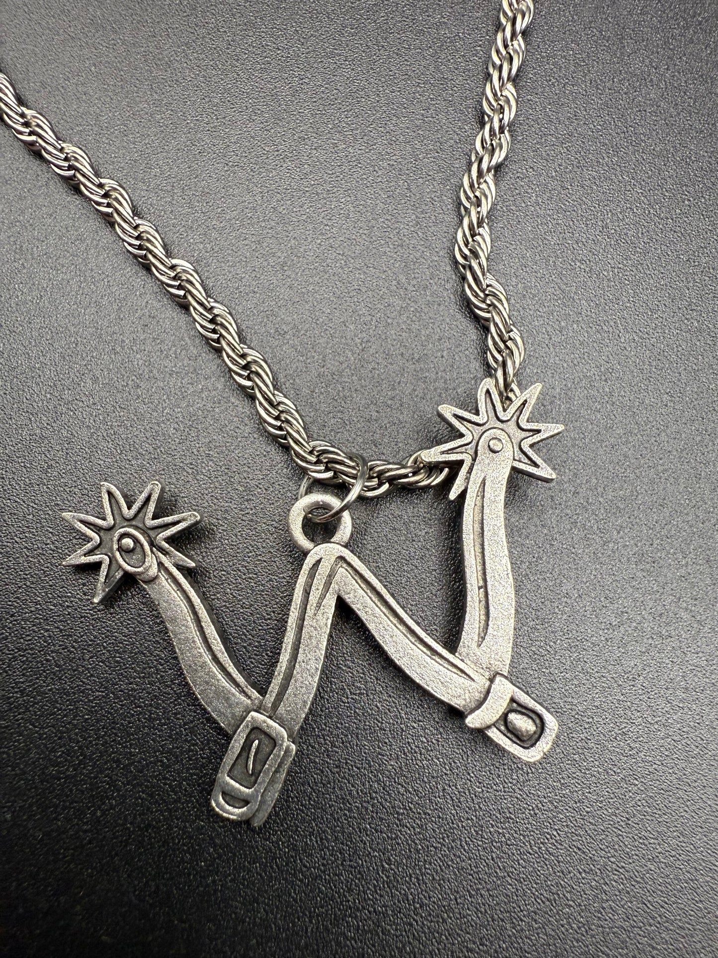 spur W necklace