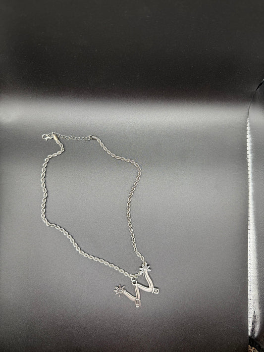 spur W necklace