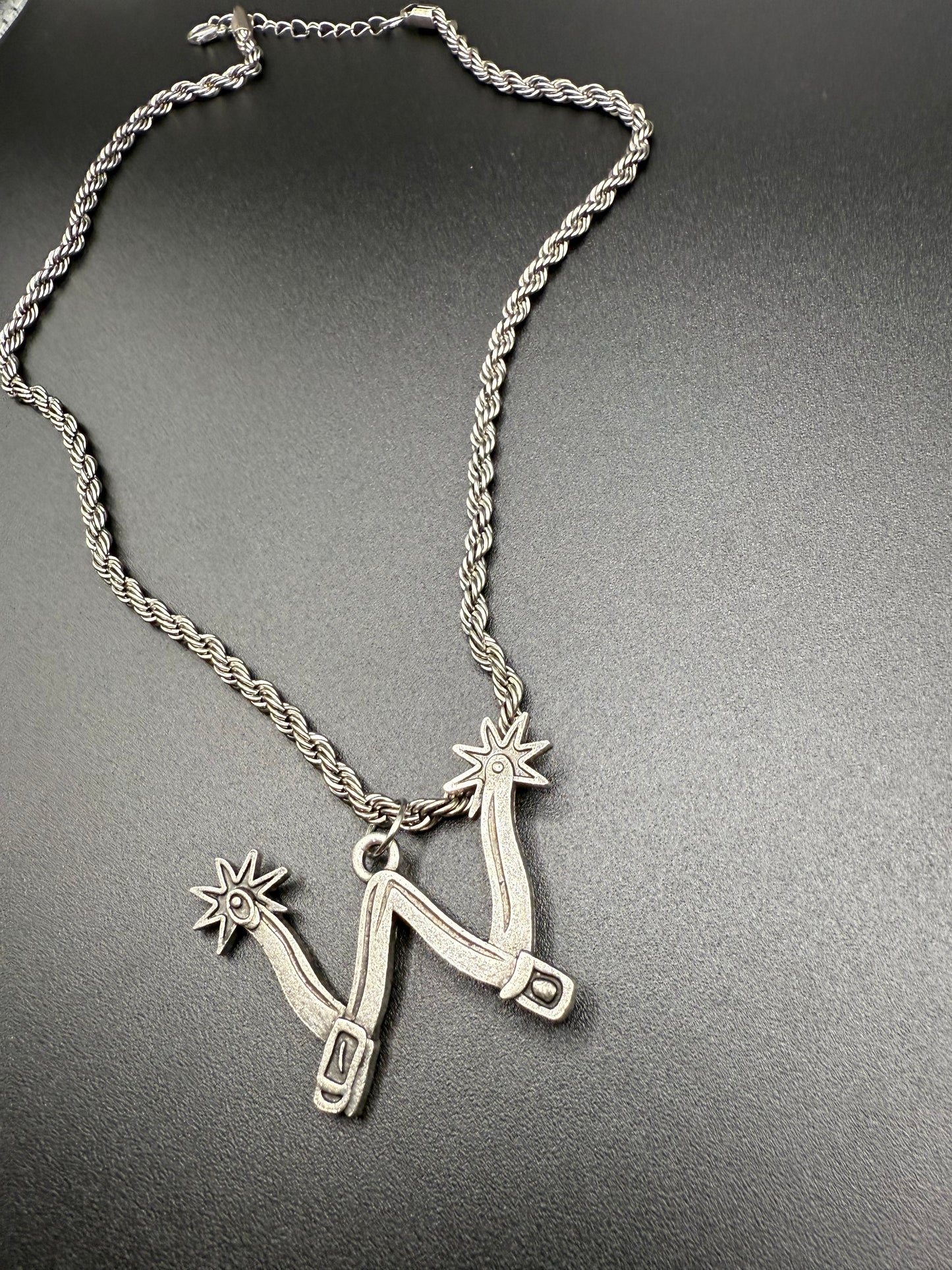 spur W necklace